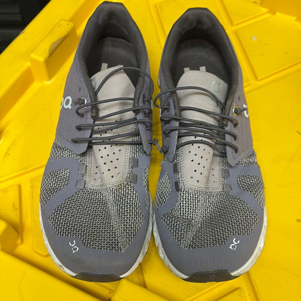 On clouds shoes size 9